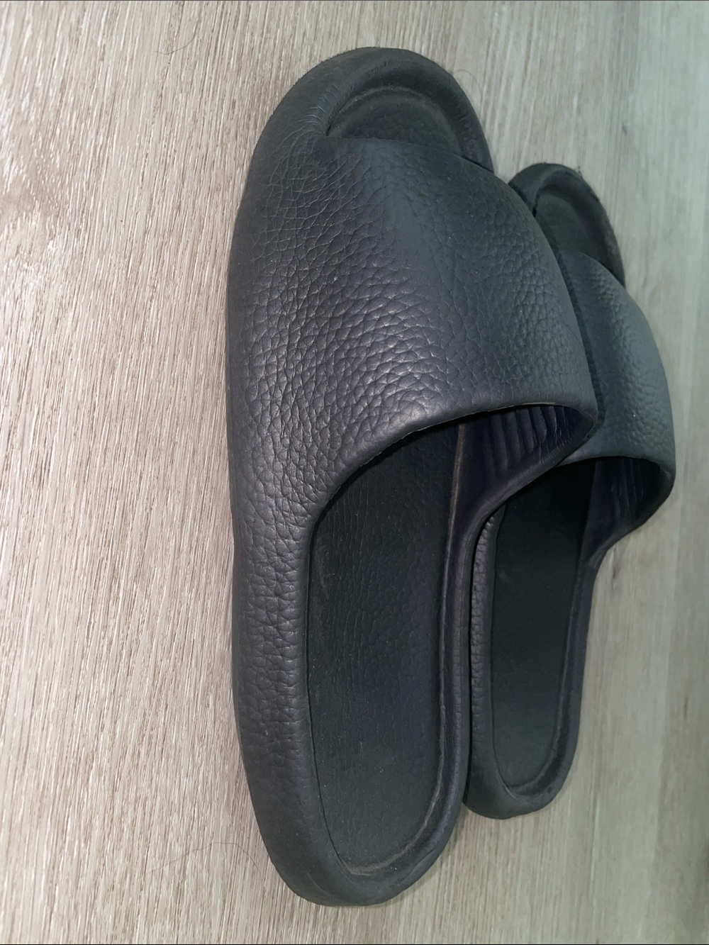Black Slide Sandals | Water Resistant | Unisex | Women’s 10 / Men’s 8.5